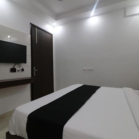 Hotel King Plaza Yeni Delhi Dış mekan fotoğraf