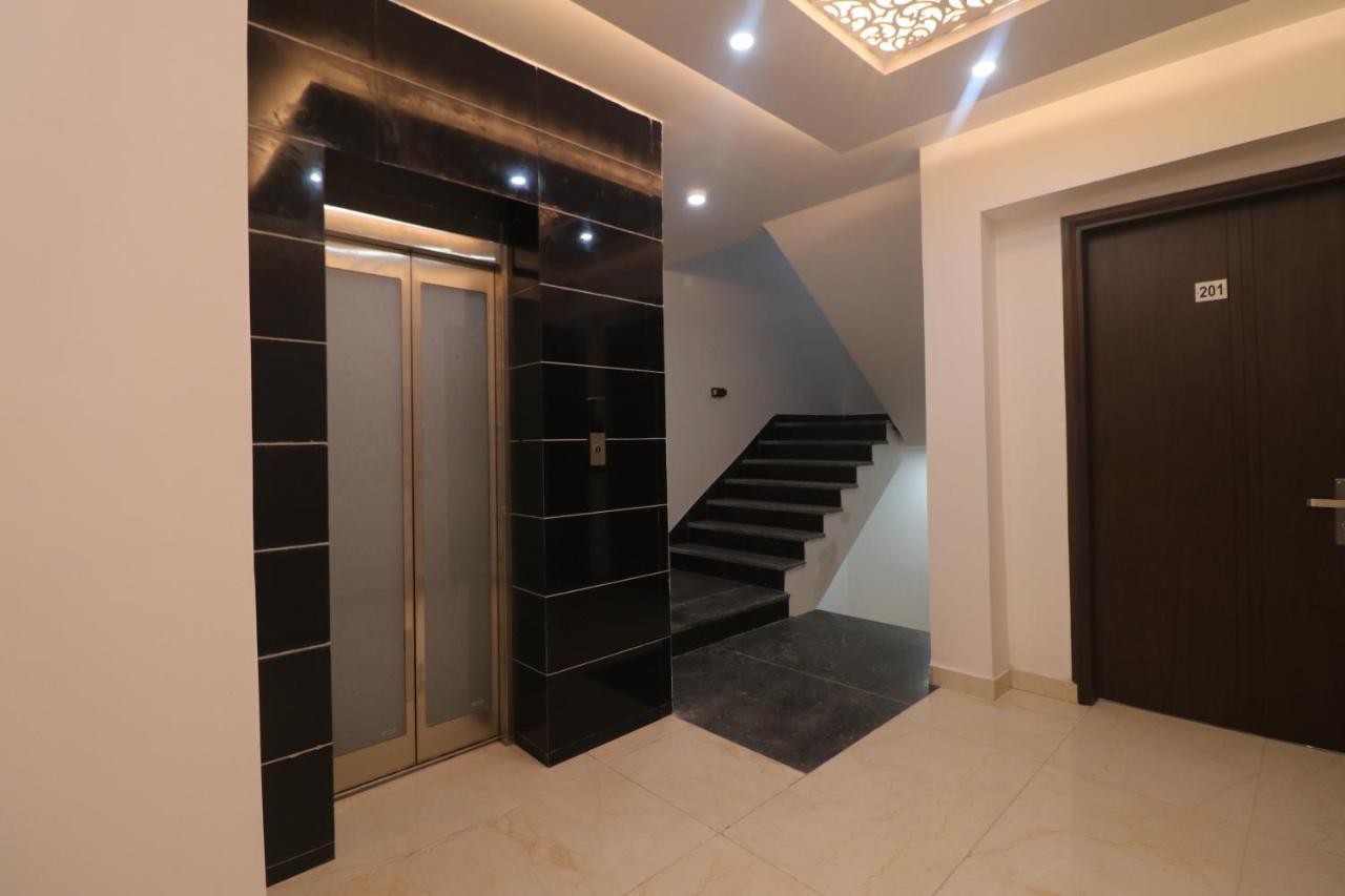 Hotel King Plaza Yeni Delhi Dış mekan fotoğraf