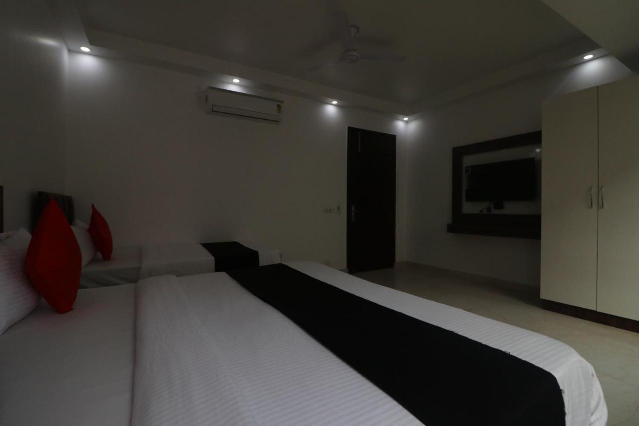 Hotel King Plaza Yeni Delhi Dış mekan fotoğraf
