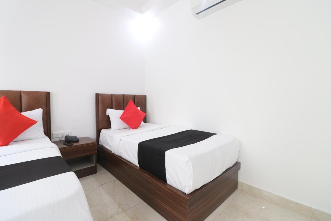 Hotel King Plaza Yeni Delhi Dış mekan fotoğraf