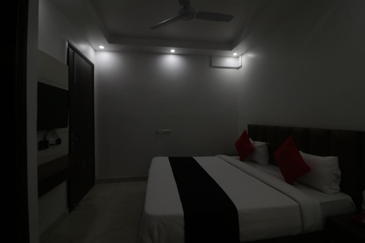 Hotel King Plaza Yeni Delhi Dış mekan fotoğraf