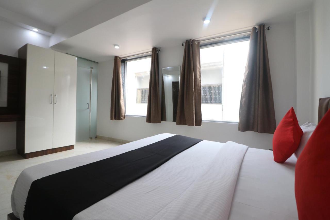 Hotel King Plaza Yeni Delhi Dış mekan fotoğraf