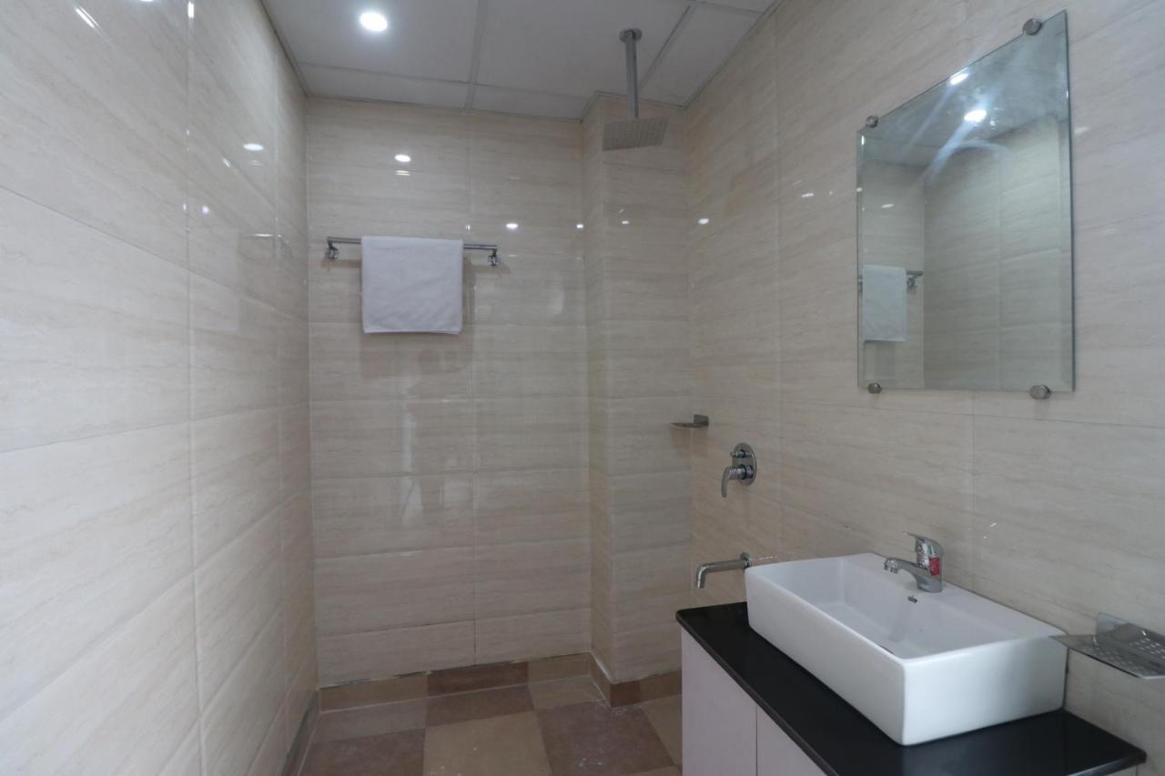 Hotel King Plaza Yeni Delhi Dış mekan fotoğraf