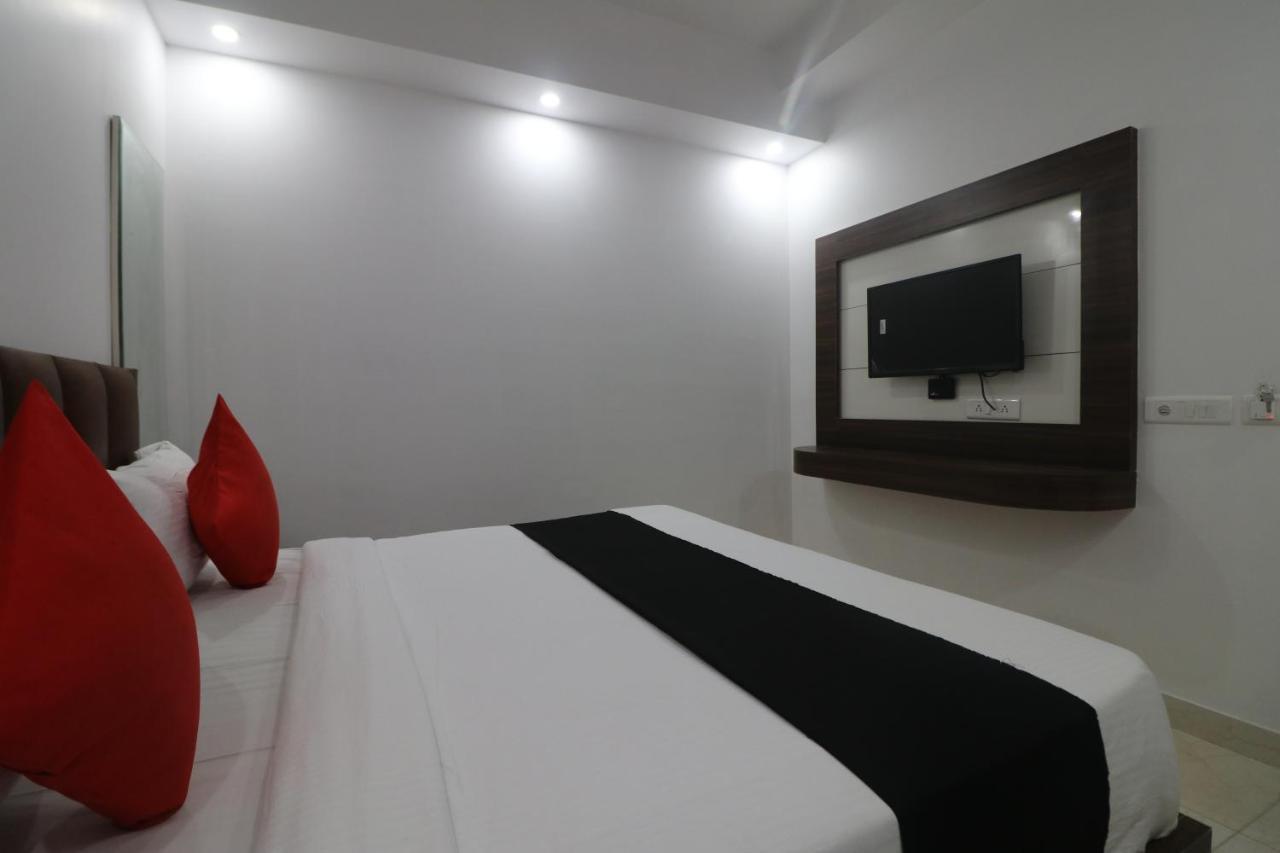 Hotel King Plaza Yeni Delhi Dış mekan fotoğraf